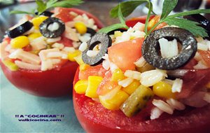 Tomates Rellenos De Ensalada De Arroz
