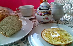 Pan De Molde A La Miel  Y Tostadas Con Aceite De Oliva Virgen Y Miel
