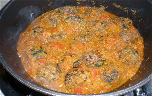 Albóndigas De Berenjenas Y Salsa De Tomate Especiada