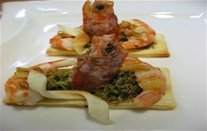 Gambas Con Cebolla Caramelizada Y Brotes
