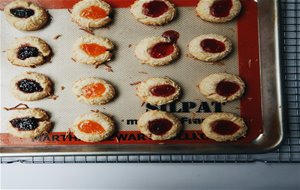 Galletas Con Mermelada Y Coco 
