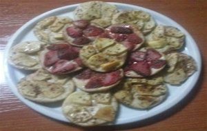 Mini Pizzetas De Manzana Y De Fresones Con Canela