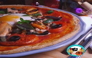 Pizza Con Mejillones Y Huevo