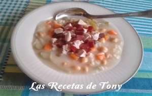 Caldo De Pollo Con Verduras Arroz Y Garbanzos
