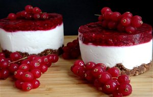 Mini Cheesecakes De Baunilha Com Gelatina De Framboesas
