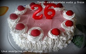 Tarta  Vertical De Chocolate, Nata Y Fresa

