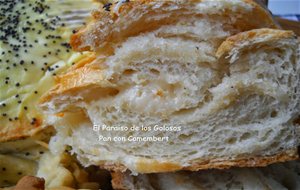 Rosca De Pan Con Camembert
