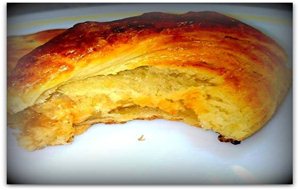 Croissant Relleno De Turron De Chocolate Blanco