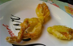Flores De Calabacín En Tempura
