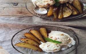 Peras Caramelizadas Con Helado De Vainilla