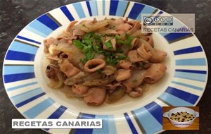 Calamares Encebollados