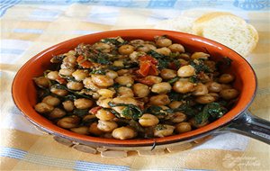 Garbanzos Con Espinacas, Tomates Secos Y Romero
