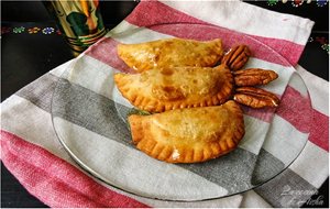 Pierogi Rellenos De Cottage Cheese Y Pecanas Con Miel - D.c. October
