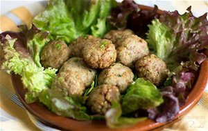 Albóndigas Con Calabacín Y Cebollino
