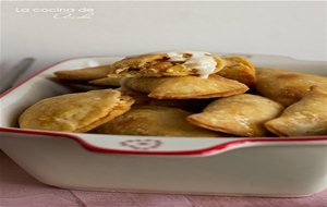 Empanadillas De Queso De Cabra Y Piñones
