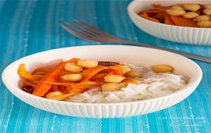 Bol De Arroz Y Verduras Con Tomates Cherry Confitados
