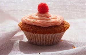 Muffin De Vainilla Con Crema De Frambuesa
