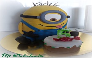 Tarta Minion Arcoiris
