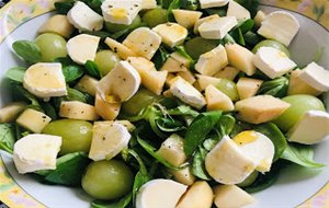 Ensalada De Canónigos, Peras Y Brie
