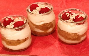 Vasitos De Crema De Mascarpone Y Leche Condensada A La Lima
