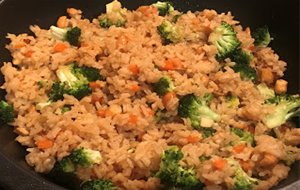 Wok De Arroz Con Brócoli Y Anacardos
