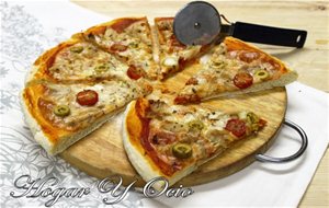 Pizza De Atún Con  Tomates Cherry
