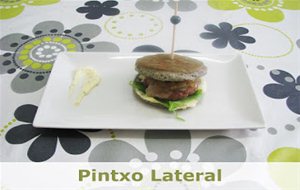 Pintxo De Hamburguesa Con Pan Negro
