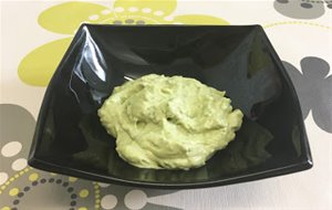 Mayonesa De Aguacate Y Perejil
