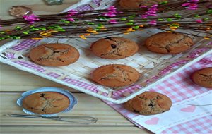 Muffins Integrales De Sirope De Arce Con Nueces Y Chocolate. Mapple Muffins.
