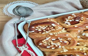 Rollos De Canela Rellenos De Crema De Turrón De Jijona