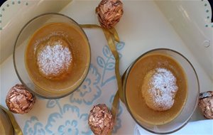 Crema De Caramelo Con Profiteroles 
