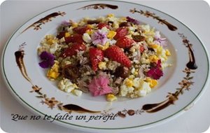 Ensalada De Quinoa, Fresas, Flores Y Atún Rojo

