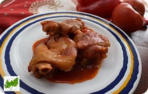 Manitas De Cerdo En Salsa
