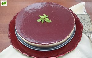 Tarta De Queso Con Cobertura De Mermelada De Moras Y Caquis Con Chocolate
