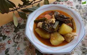 Patatas Guisadas Con Alcachofas Y Pollo
