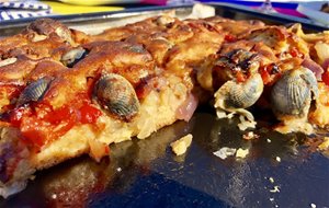 Empanada De Maíz De Berberechos Al Estilo De Noia &#8230;, Cuidado Con Los Dientes&#8230; Que Van Con Concha.
