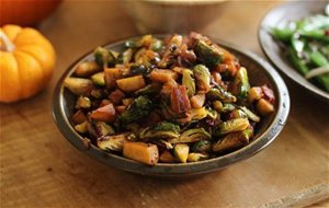 Lighter Bacon Brussels Sprouts / Coles De Bruselas Con Bacon Ligero