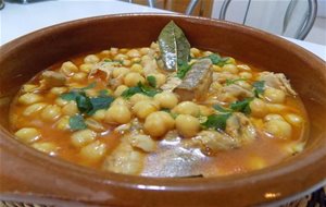 Chickpeas And Mackerel Casserole / Cacerola De Garbanzos Con Caballa