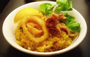 Spanish Rice With La Chinata Paprika Fried Squid For Supper / Arroz Con Pimentón La Chinata Y Calamar Como Cena Ligera