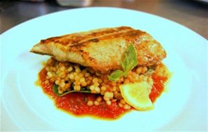Broiled Mahi-mahi Fish With Roasted Tomato Basil Sauce / Pescado Mahi-mahi Asado Con Salsa De Tomate Y Albahaca