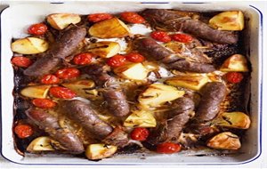 Salchichas Al Horno Con Patatas 
