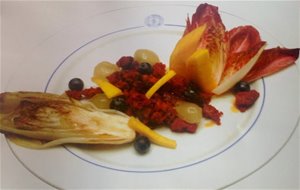 Ensalada De Endibias, Chistorra, Mango Y Uvas.
