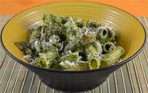 Ensalada De Pasta Con Salsa Pesto Y Salmón Ahumado
