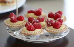 Pastelitos De Crema Con Frambuesas
