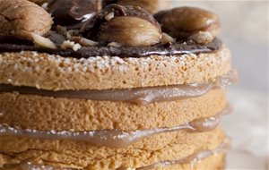 Pastel Relleno De Castañas Y Chocolate
