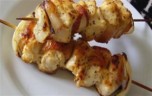 Brocheta De Pollo En Salsa De Yogur
