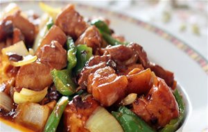 Tofu Con Carne De Cerdo En Salsa 
