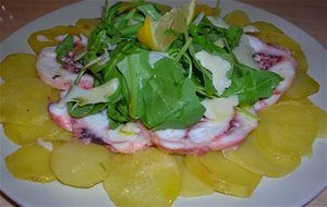 Carpaccio De Pulpo Con Patatas Acompañado De Salsa Tapenade
