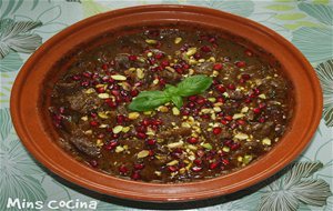 Tajín De Cordero Con Granada Y Dátiles
