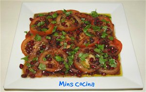 Ensalada De Tomate Y Granada Con Aliño De Sumac
